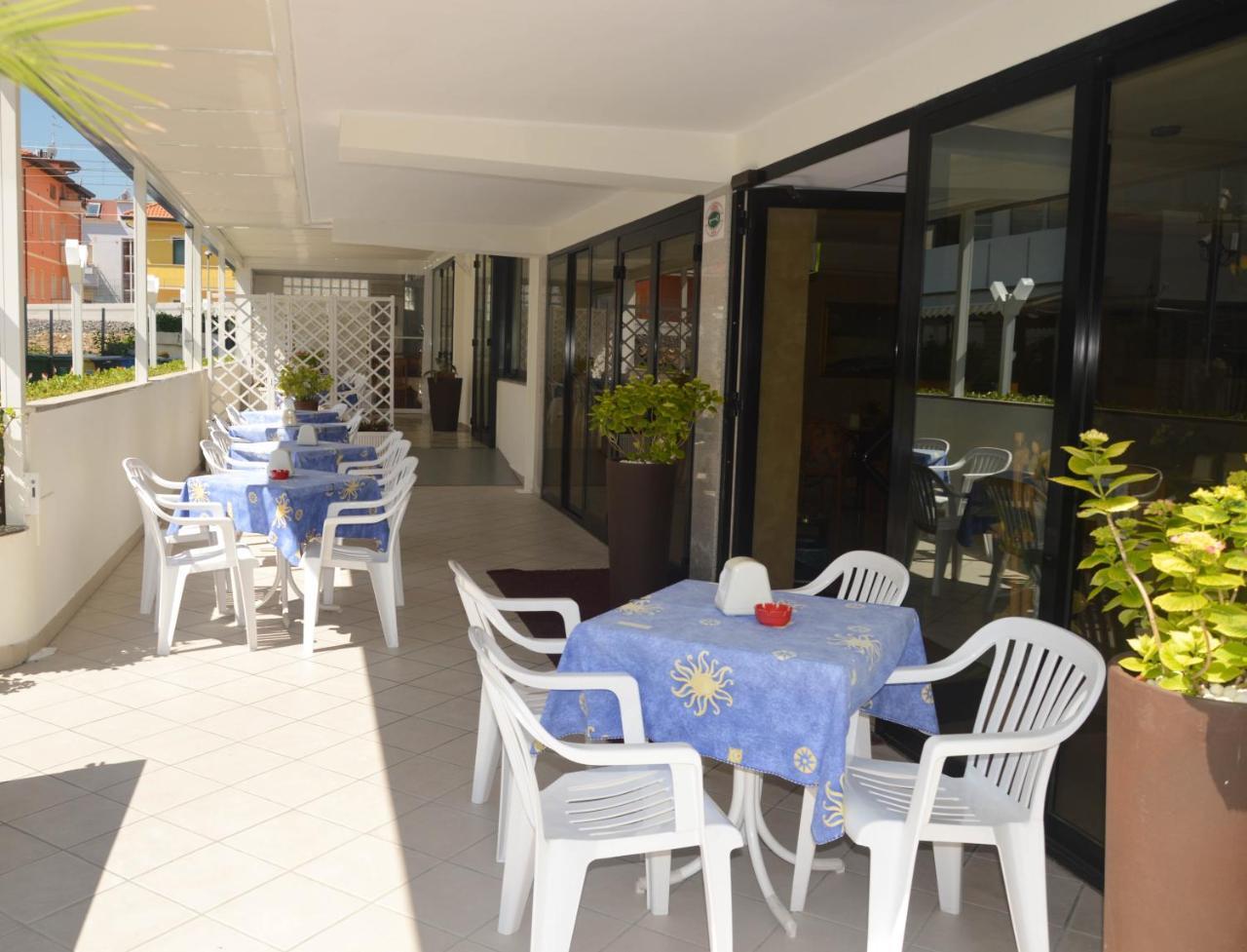 Hotel Karin Marebello Exteriér fotografie