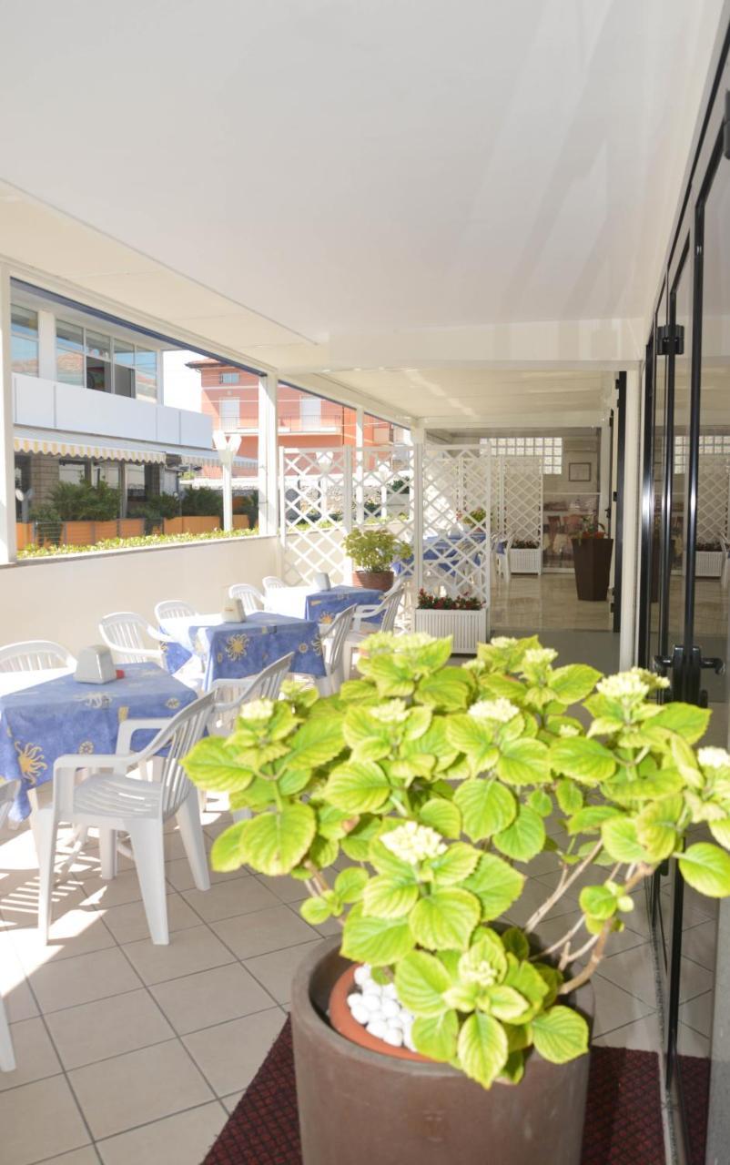 Hotel Karin Marebello Exteriér fotografie
